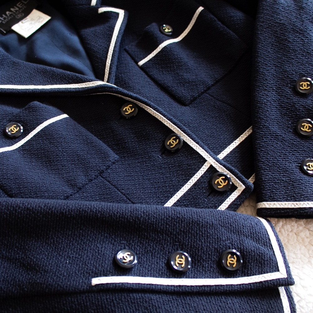 Iconic Chanel Vintage Spring 1995 Cropped Jacket - Picture 9 of 15